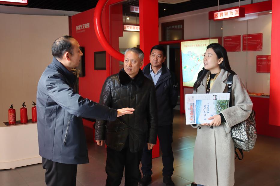 2.北师大冀梅竹教授、江苏省基地协作会戴锁庆秘书长来校指导